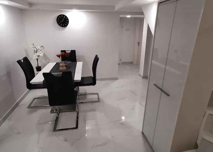 Apartment Frendly Family